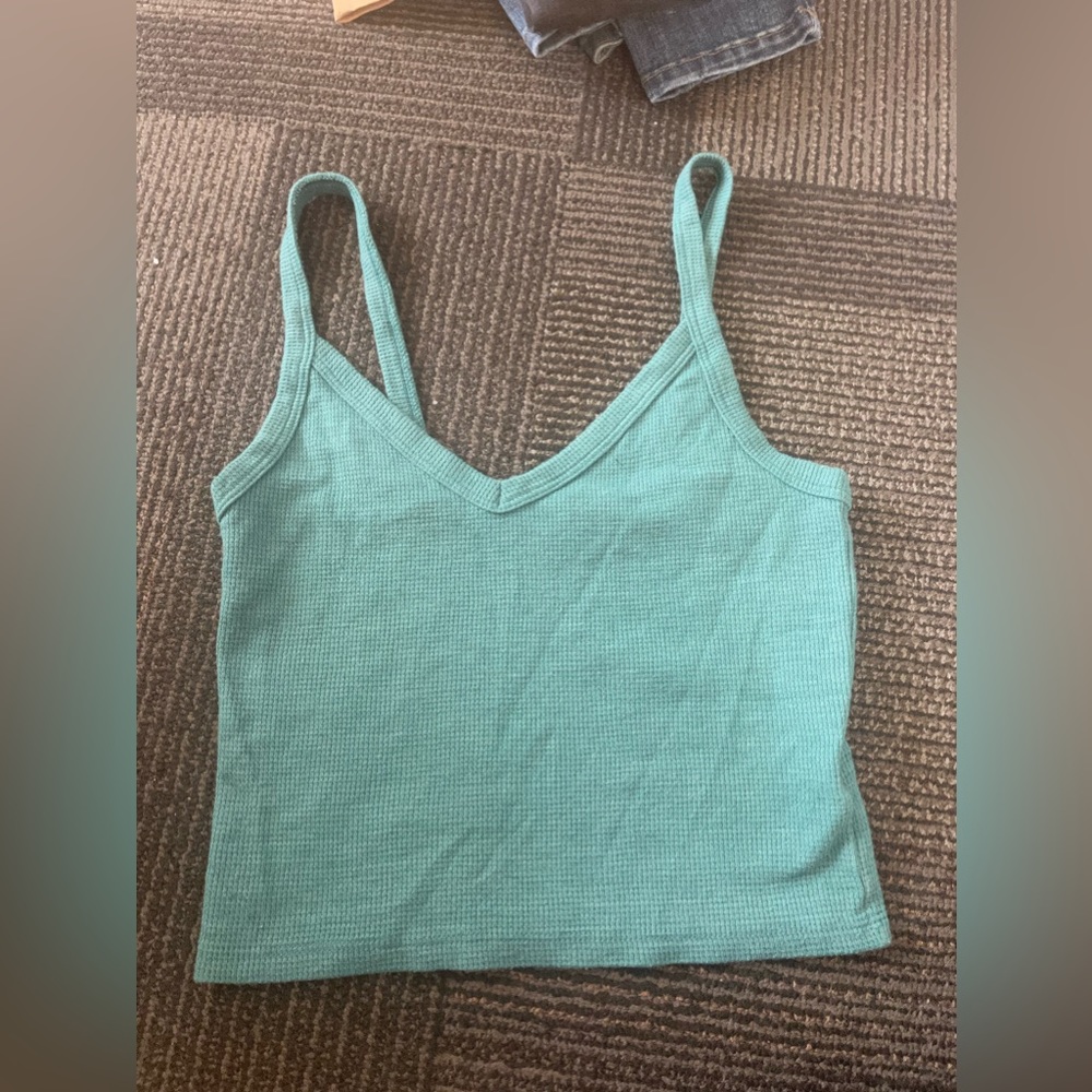 arie crop top